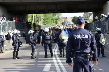 Race na stadionie w Opolu, narkotyki u kibiców Arki. Policja ustala sprawców